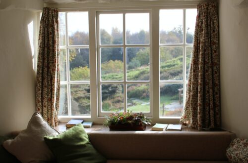 Jak dobrać idealne osłony okienne do swojego domu?